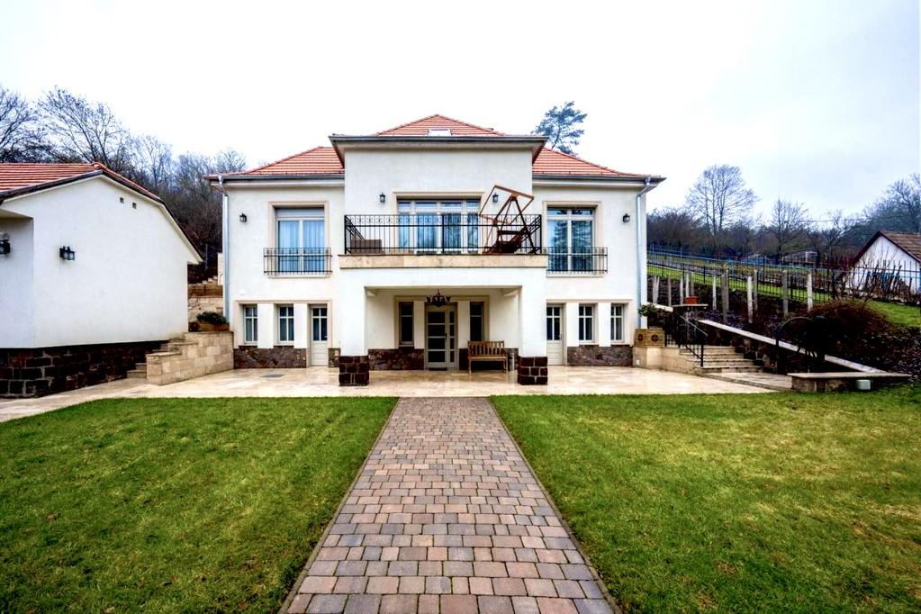 A zebegényi villa fő nézete
